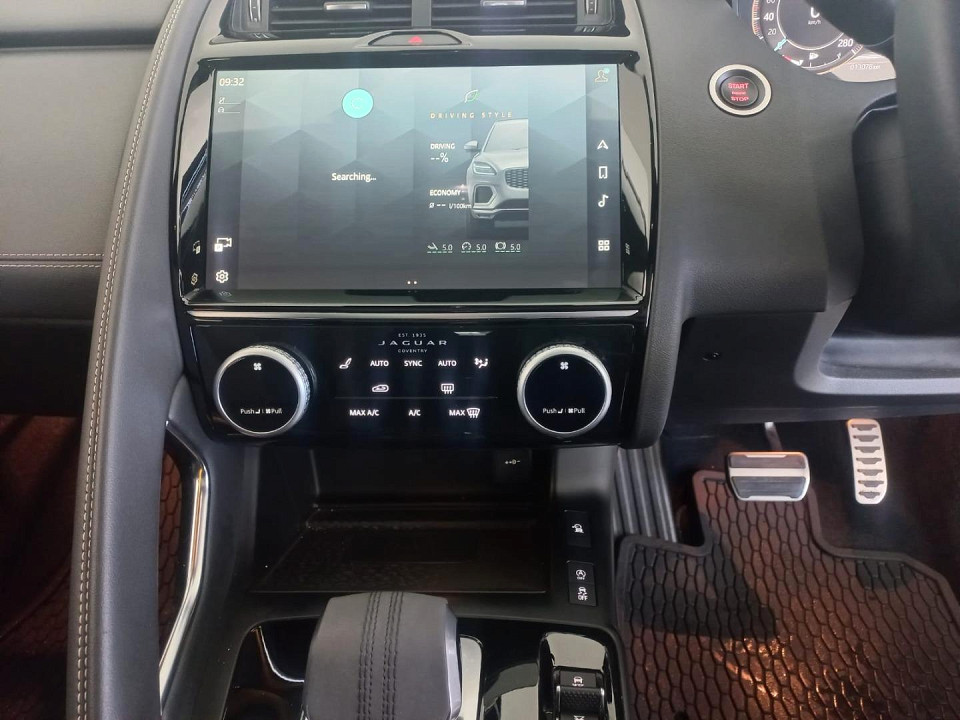 2024 JAGUAR E-PACE 2.0 D D200 R-DYNAMIC SE AWD (147kW)