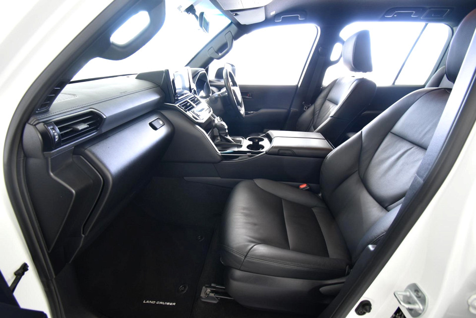 2023 TOYOTA LAND CRUISER 300 3.3D GX-R