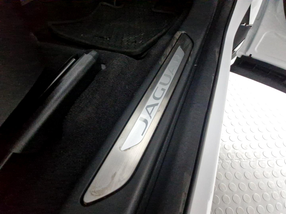 2024 JAGUAR E-PACE 2.0 D D200 R-DYNAMIC SE AWD (147kW)