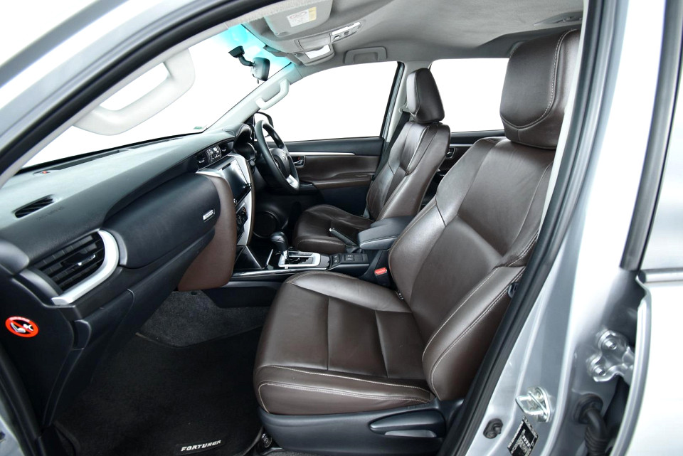 2020 TOYOTA FORTUNER 2.4 GD-6 RAISED BODY AT