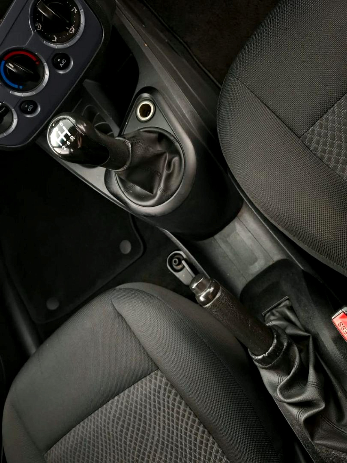 2015 FORD FIGO 1.4 TDCI AMBIENTE