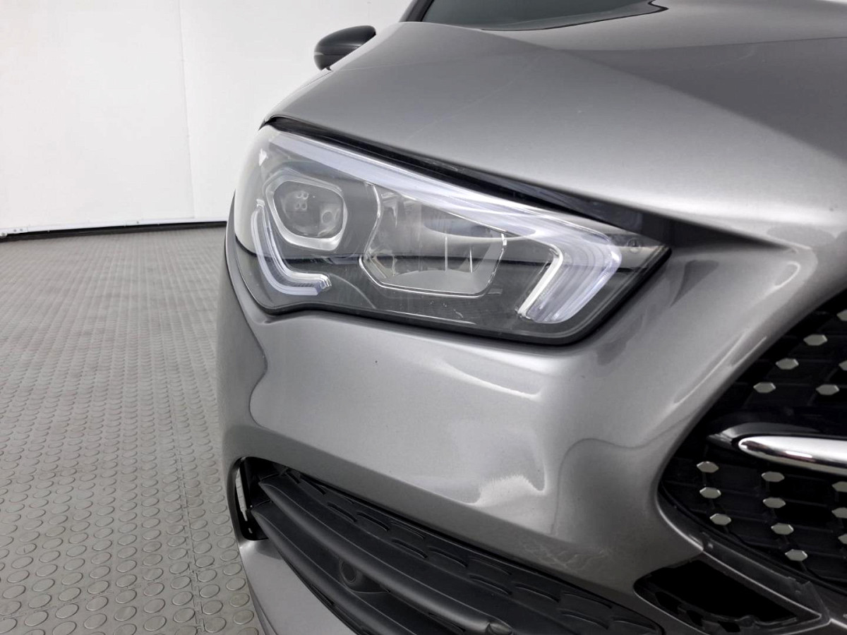 2023 MERCEDES-BENZ CLA 200 AT