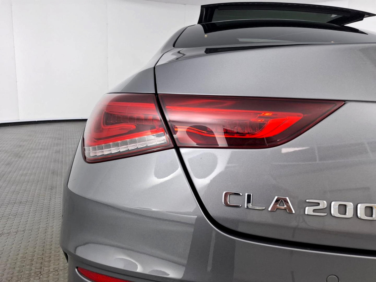 2023 MERCEDES-BENZ CLA 200 AT
