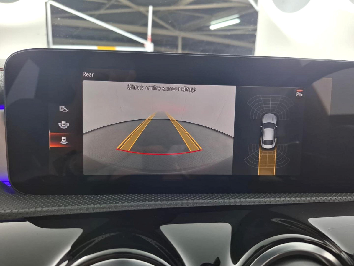 2023 MERCEDES-BENZ CLA 200 AT