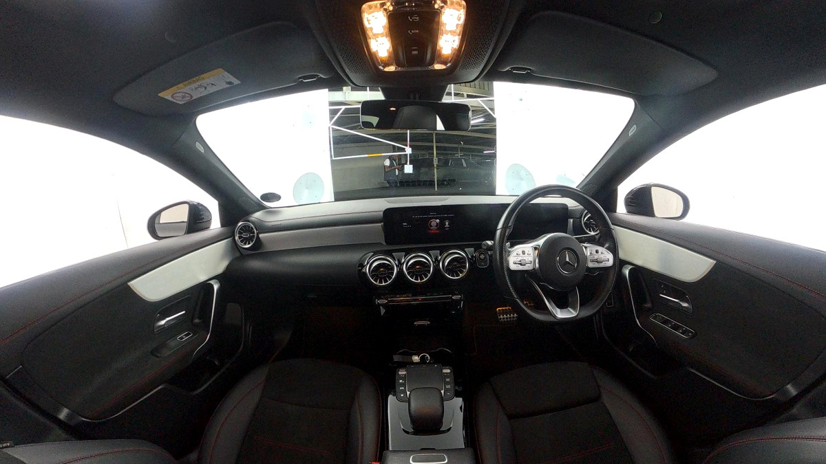2023 MERCEDES-BENZ CLA 200 AT