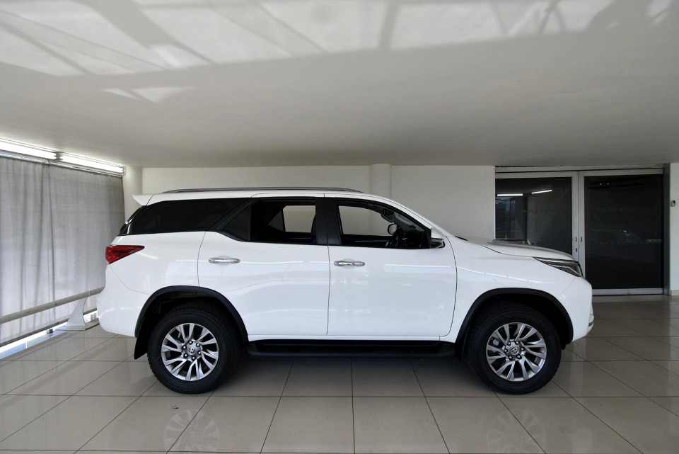2021 TOYOTA FORTUNER 2.8 GD-6 RAISED BODY AT