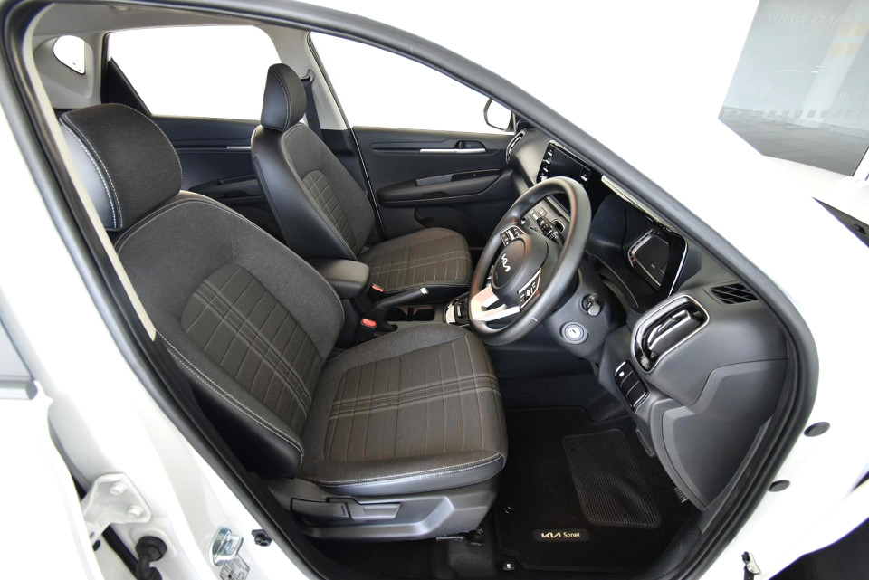 2025 KIA SONET 1.5 LX CVT