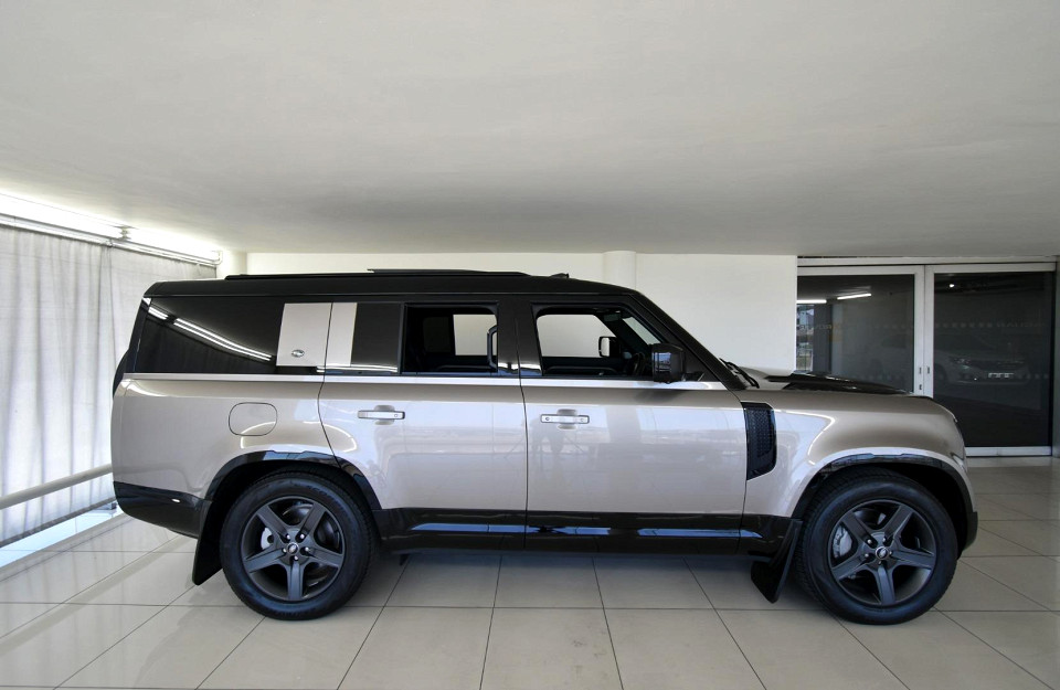 2023 LAND ROVER DEFENDER 130 3.0 D D300 X-DYNAMIC HSE (221kW)