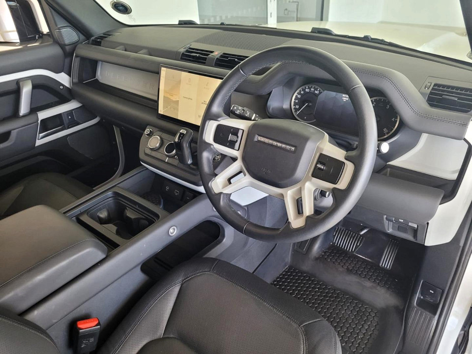 2023 LAND ROVER DEFENDER 110 3.0 D D300 X-DYNAMIC HSE (221kW)