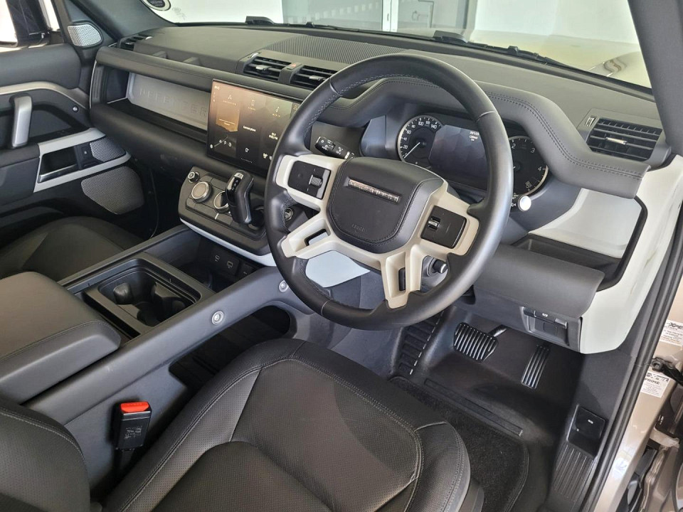 2023 LAND ROVER DEFENDER 130 3.0 D D300 X-DYNAMIC HSE (221kW)