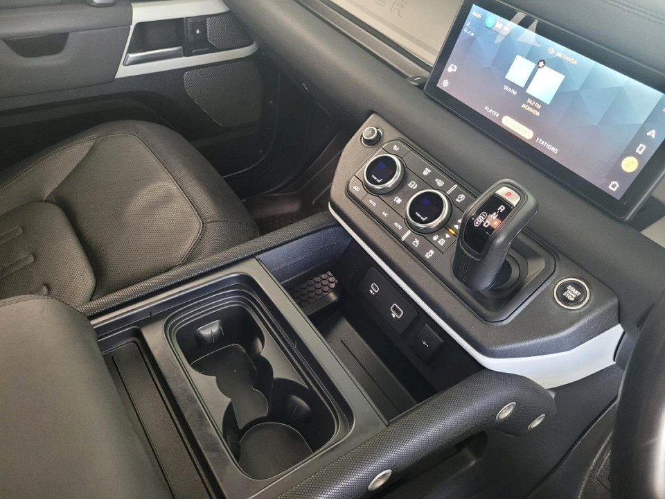2021 LAND ROVER DEFENDER 110 2.0 D D240 X-DYNAMIC SE (177kW)