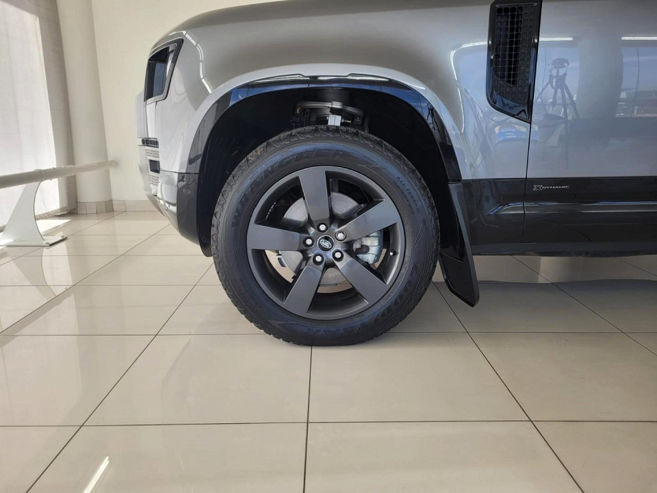 2021 LAND ROVER DEFENDER 110 2.0 D D240 X-DYNAMIC SE (177kW)