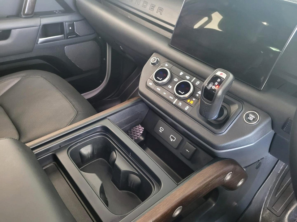 2022 LAND ROVER DEFENDER 110 3.0 D D300 X-DYNAMIC HSE (221kW)
