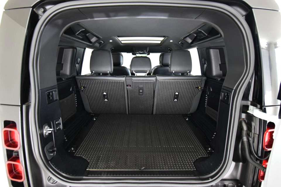 2022 LAND ROVER DEFENDER 110 3.0 D D300 X-DYNAMIC HSE (221kW)