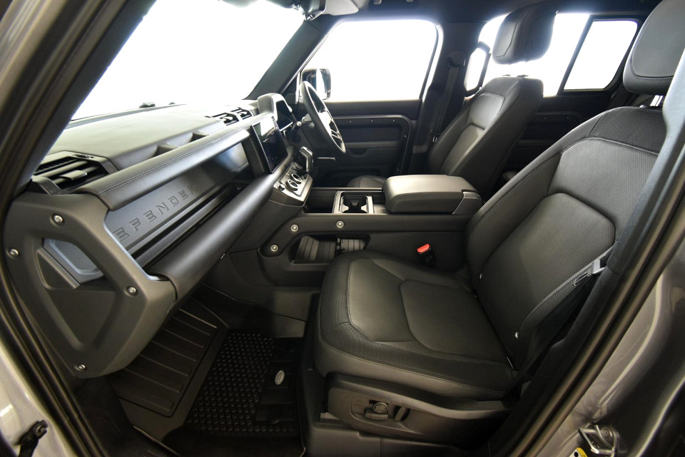 2023 LAND ROVER DEFENDER 110 3.0 D D300 X-DYNAMIC HSE (221kW)