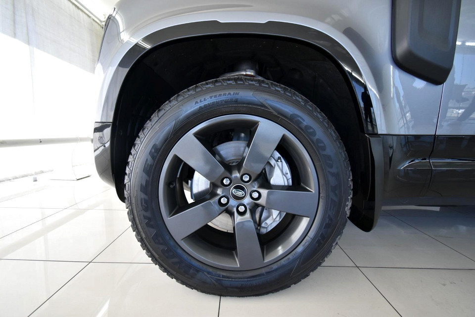 2023 LAND ROVER DEFENDER 110 3.0 D D300 X-DYNAMIC HSE (221kW)