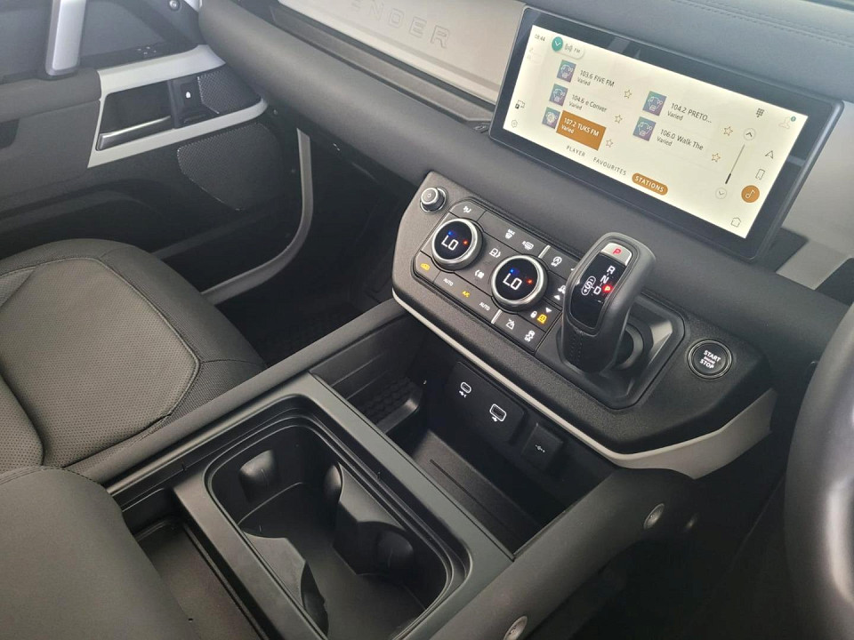 2024 LAND ROVER DEFENDER 90 3.0 D D300 X-DYNAMIC SE (221kW)