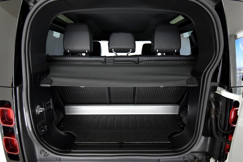 2024 LAND ROVER DEFENDER 90 3.0 D D300 X-DYNAMIC SE (221kW)