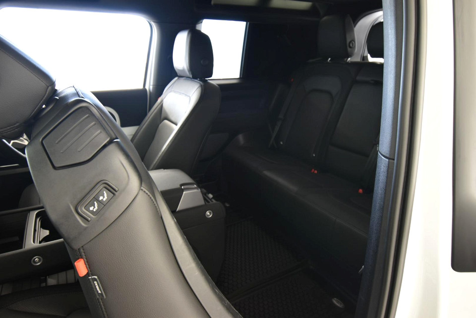 2024 LAND ROVER DEFENDER 90 3.0 D D300 X-DYNAMIC SE (221kW)