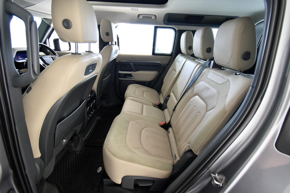 2021 LAND ROVER DEFENDER 110 D240 SE (177kW)