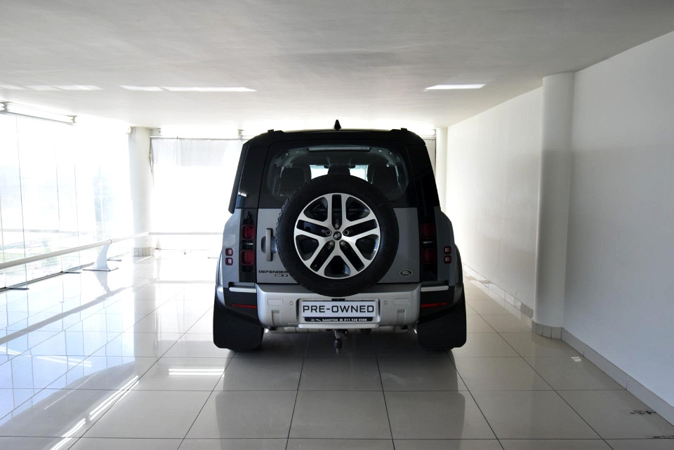 2021 LAND ROVER DEFENDER 110 D240 SE (177kW)