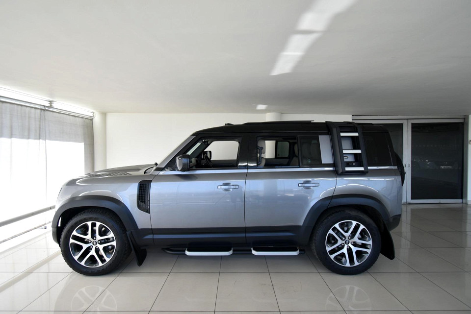 2021 LAND ROVER DEFENDER 110 D240 SE (177kW)