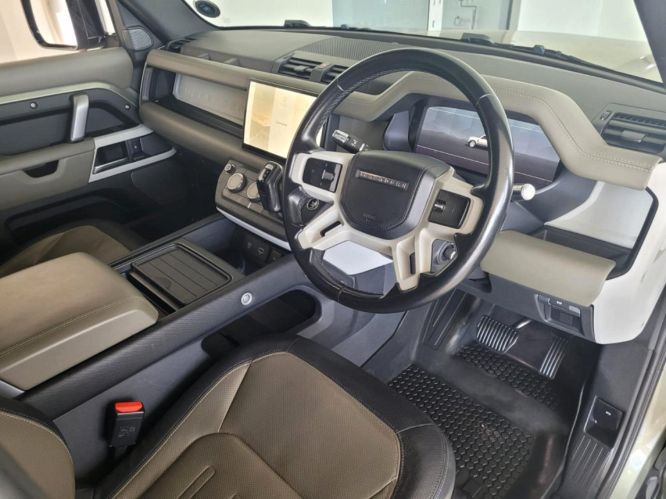 2021 LAND ROVER DEFENDER 110 3.0 D D300 X-DYNAMIC HSE (221kW)
