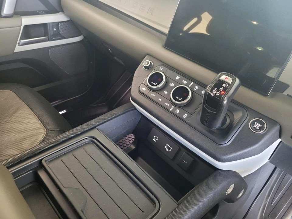 2021 LAND ROVER DEFENDER 110 3.0 D D300 X-DYNAMIC HSE (221kW)