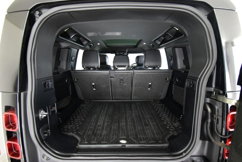 2021 LAND ROVER DEFENDER 110 3.0 D D300 X-DYNAMIC HSE (221kW)