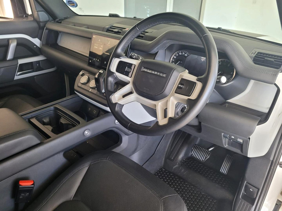 2023 LAND ROVER DEFENDER 110 3.0 D D300 X-DYNAMIC HSE (221kW)