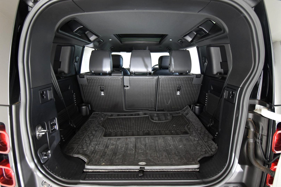 2023 LAND ROVER DEFENDER 110 3.0 D D300 X-DYNAMIC HSE (221kW)