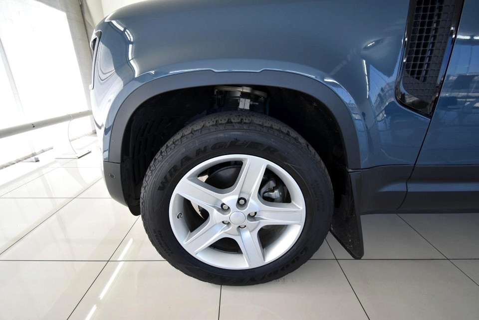 2020 LAND ROVER DEFENDER 110 D240 SE (177kW)