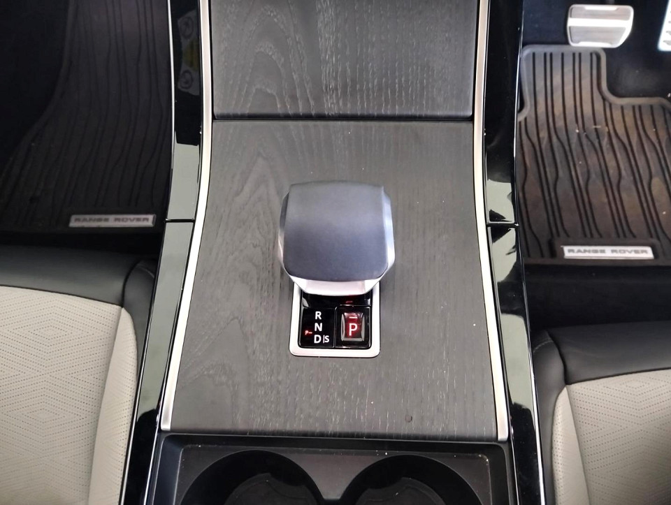 2025 LAND ROVER RANGE ROVER EVOQUE D200 AUTOBIOGRAPHY (147kW)