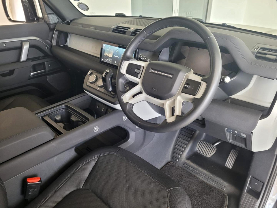 2023 LAND ROVER DEFENDER 110 2.0 D D240 X-DYNAMIC HSE (177kW)