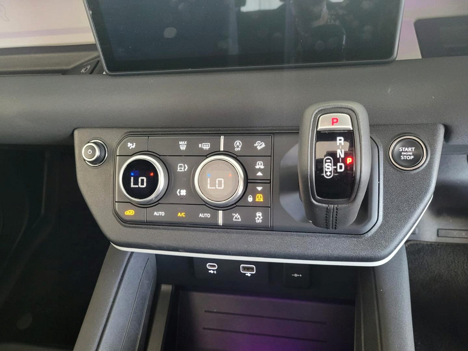 2023 LAND ROVER DEFENDER 110 2.0 D D240 X-DYNAMIC HSE (177kW)