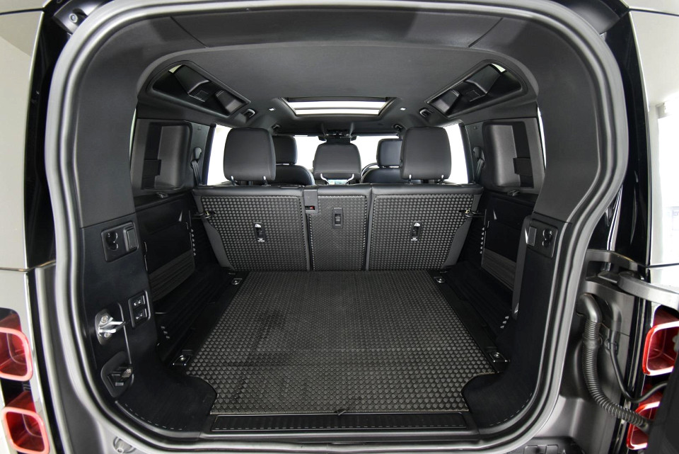 2023 LAND ROVER DEFENDER 110 2.0 D D240 X-DYNAMIC HSE (177kW)