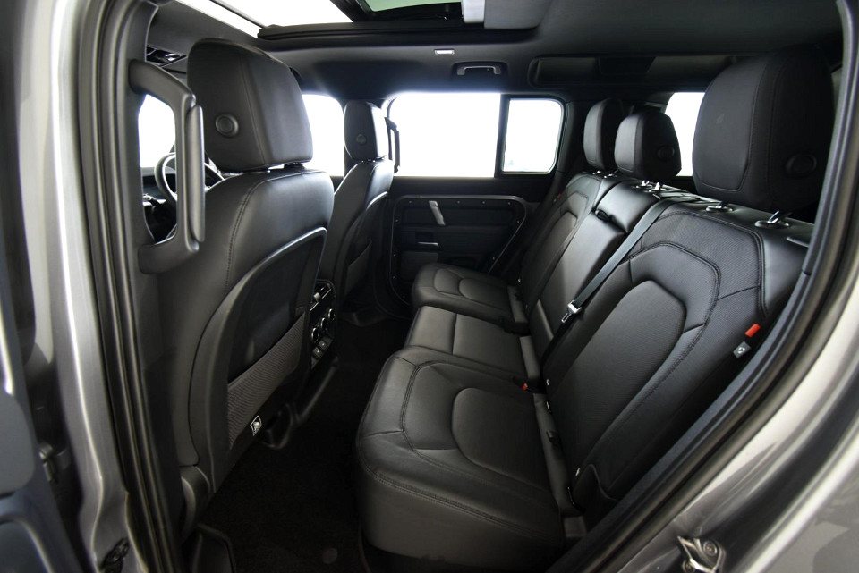 2023 LAND ROVER DEFENDER 110 2.0 D D240 X-DYNAMIC HSE (177kW)