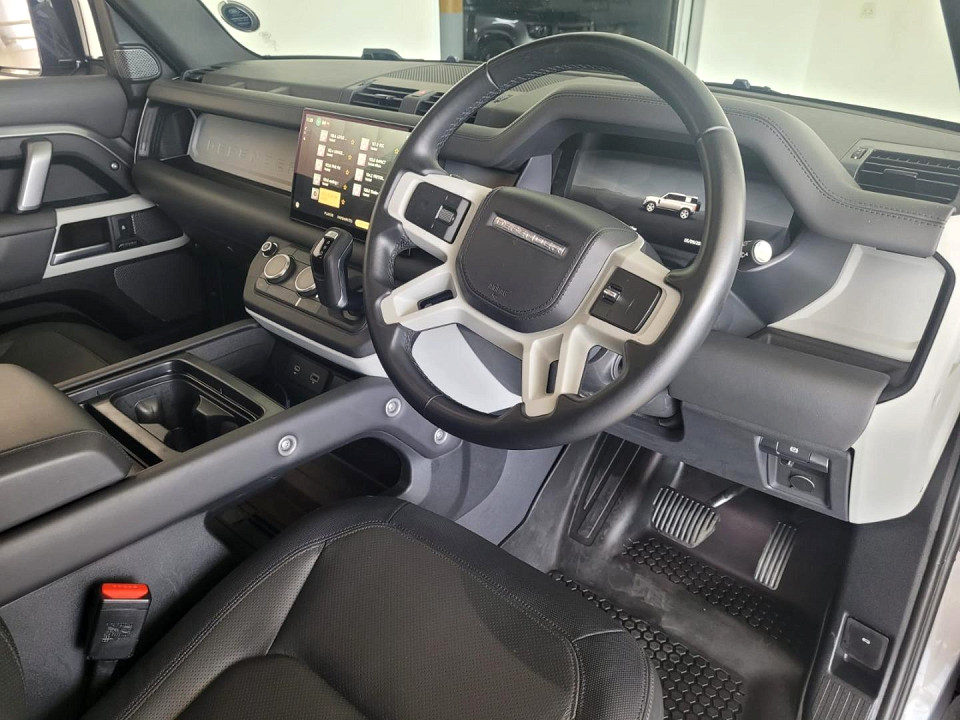 2023 LAND ROVER DEFENDER 110 3.0 D D300 X-DYNAMIC HSE (221kW)