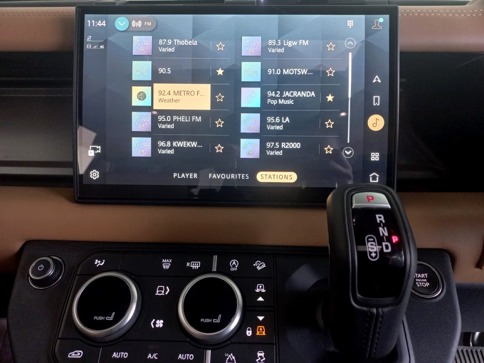 2025 LAND ROVER DEFENDER Defender