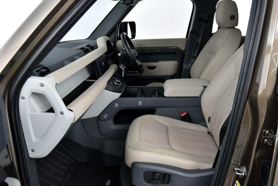 2020 LAND ROVER DEFENDER 110 P400 FIRST EDITION (294kW)