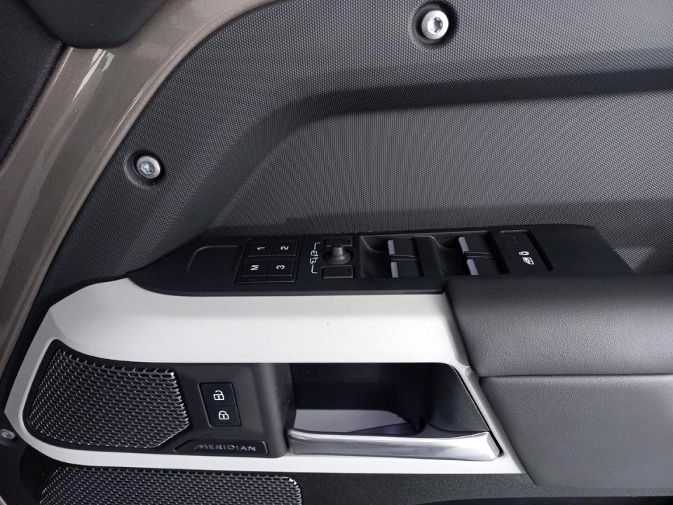 2023 LAND ROVER DEFENDER 110 3.0 D D300 X-DYNAMIC HSE (221kW)