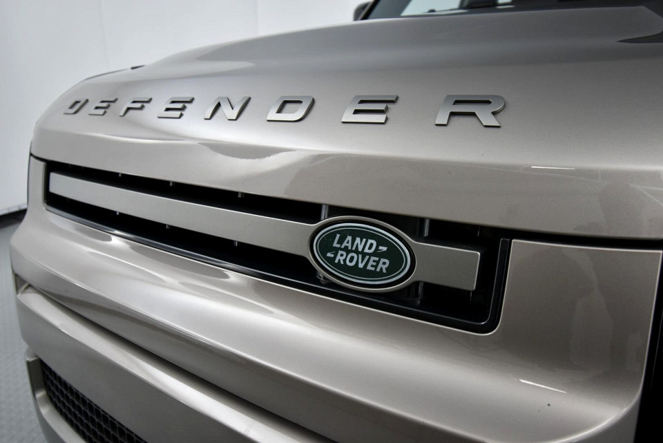 2023 LAND ROVER DEFENDER 110 3.0 D D300 X-DYNAMIC HSE (221kW)