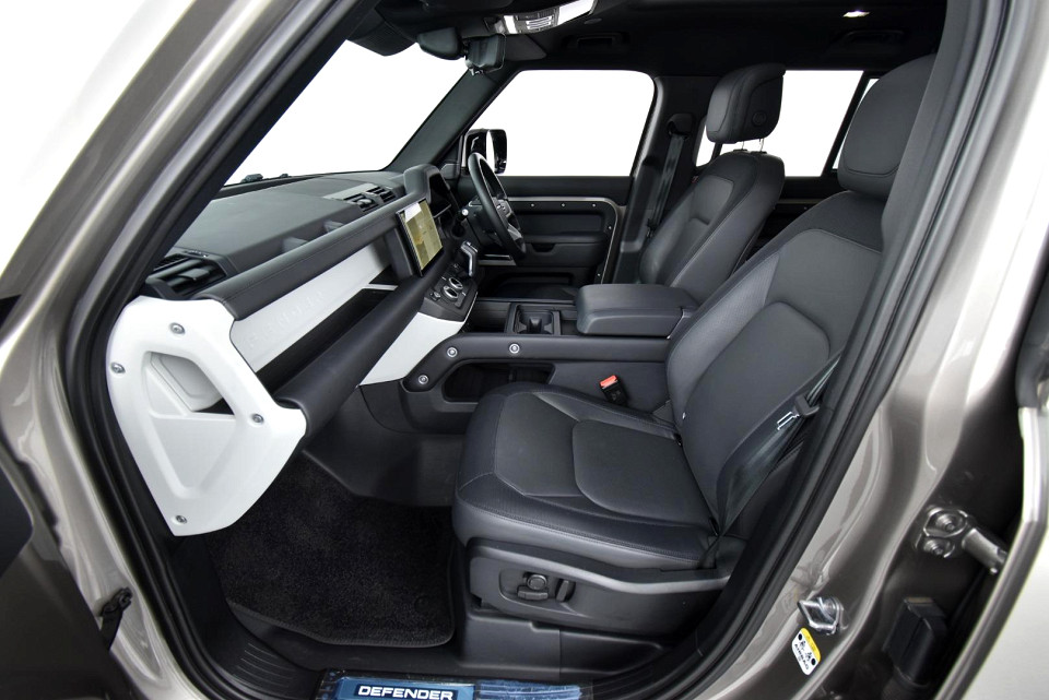 2023 LAND ROVER DEFENDER 110 3.0 D D300 X-DYNAMIC HSE (221kW)