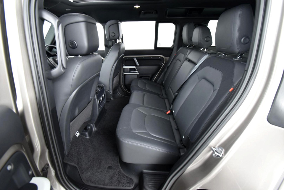 2023 LAND ROVER DEFENDER 110 3.0 D D300 X-DYNAMIC HSE (221kW)