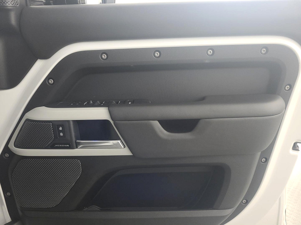 2023 LAND ROVER DEFENDER 110 3.0 D D300 X-DYNAMIC HSE (221kW)