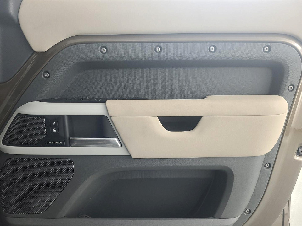 2023 LAND ROVER DEFENDER 110 3.0 D D300 X-DYNAMIC HSE (221kW)