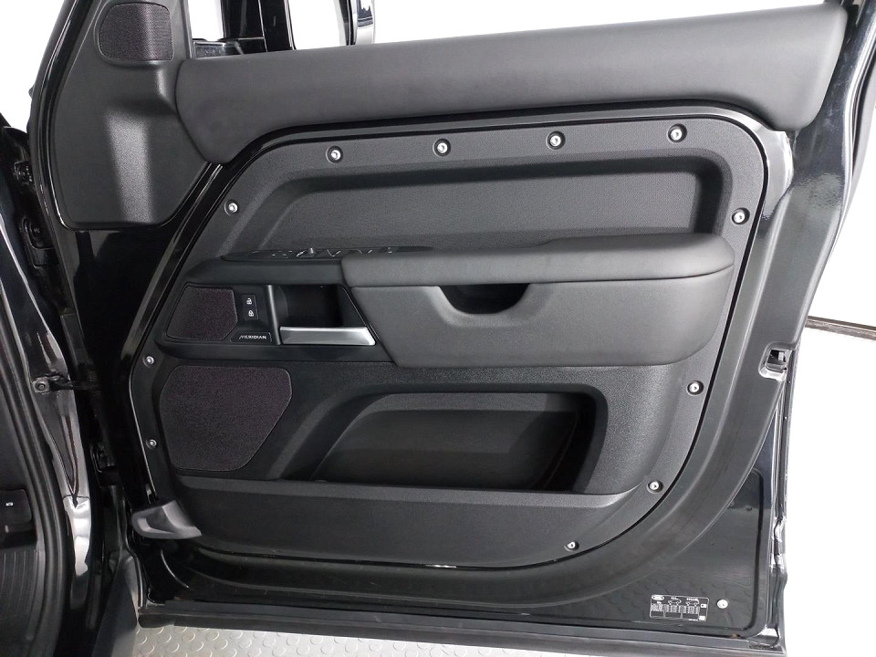 2025 LAND ROVER DEFENDER Defender