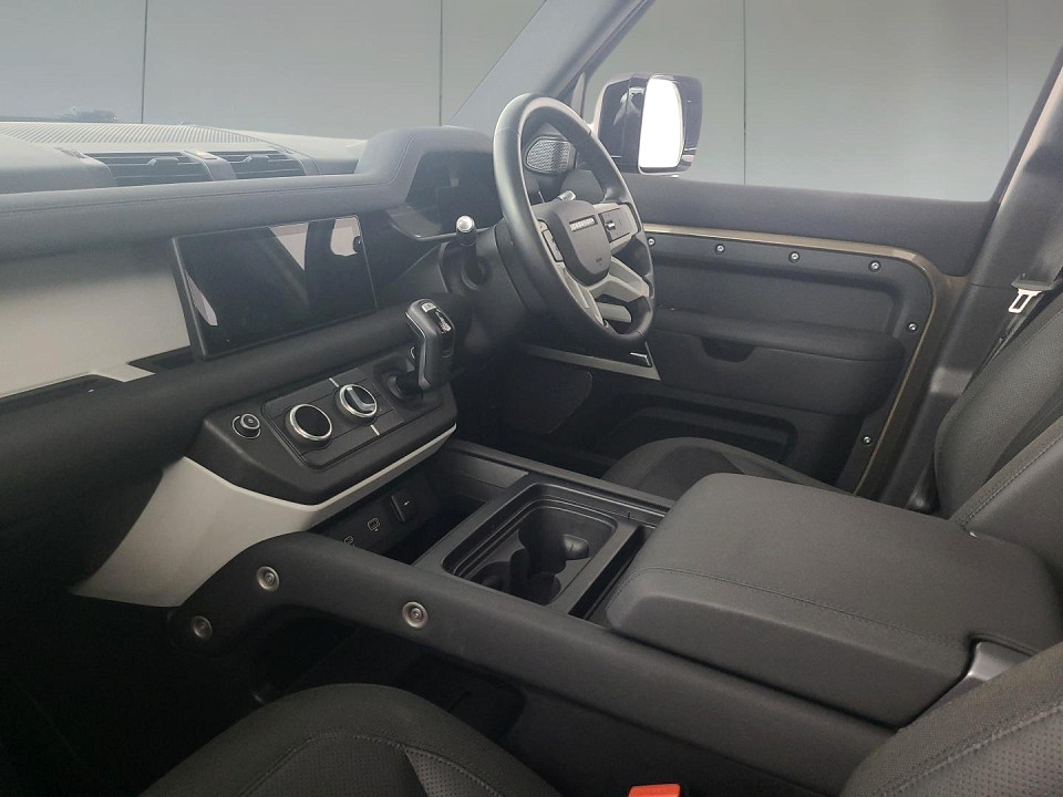 2021 LAND ROVER DEFENDER 110 D240 FIRST EDITION (177kW)