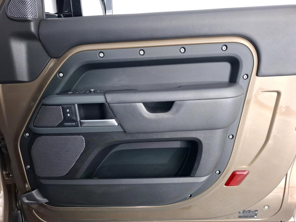 2021 LAND ROVER DEFENDER 90 3.0 D D300 X (221kW)