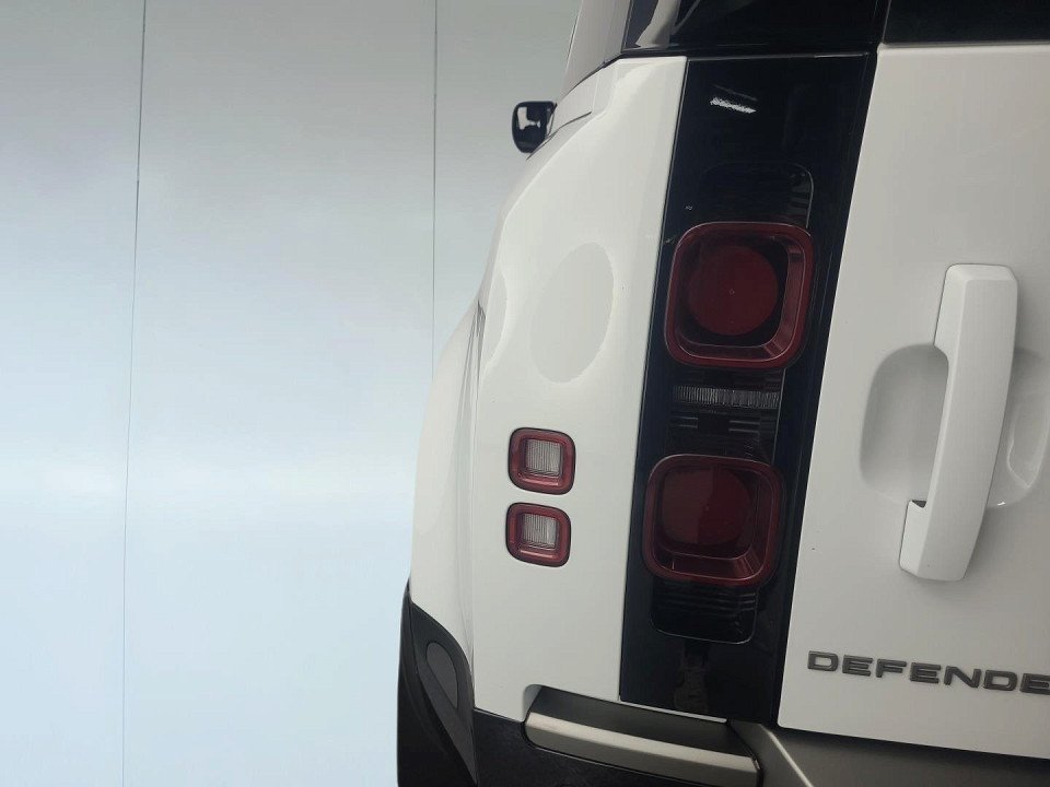 2023 LAND ROVER DEFENDER 110 3.0 D D300 X-DYNAMIC HSE (221kW)